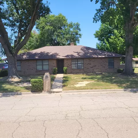 1429 Live Oak St, Sulphur Springs, TX 75482
