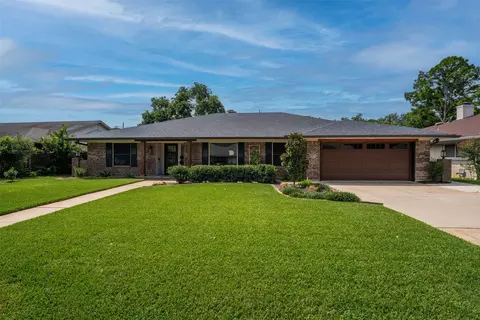 104 W Lilly Ln, Arlington, TX 76010