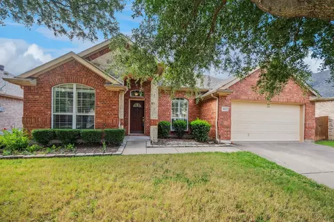 5827 Sunny Meadow Ln, Grand Prairie, TX 75052