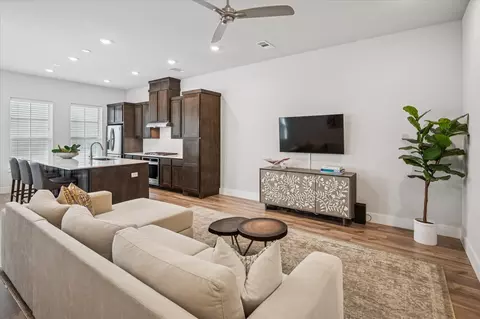 1020 Cavour Pl, Dallas, TX 75204