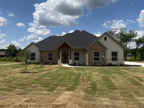 1004 Hennesay Park, Springtown, TX 76082