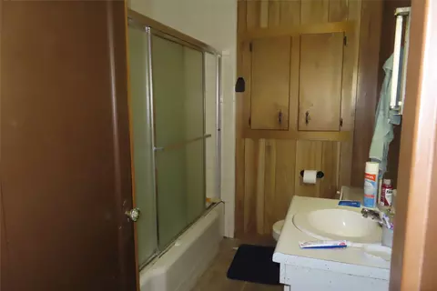 Bath - 201 North St, Springhill, LA 71075 photo 2 of 2