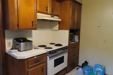 Kitchen - 201 North St, Springhill, LA 71075 photo 2 of 2