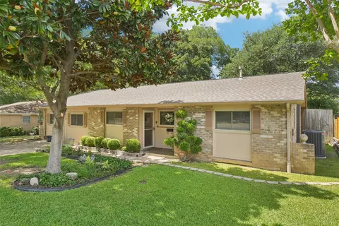 Exterior - 800 Shelmar Dr, Euless, TX 76039 photo 2 of 15