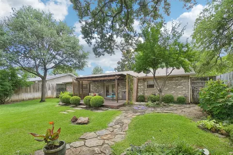 Exterior - 800 Shelmar Dr, Euless, TX 76039 photo 6 of 15