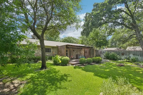 Exterior - 800 Shelmar Dr, Euless, TX 76039 photo 5 of 15