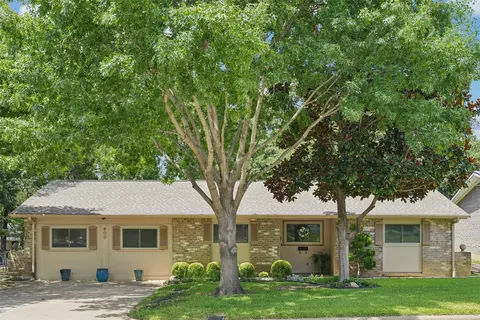800 Shelmar Dr, Euless, TX 76039