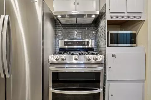 Kitchen - 800 Shelmar Dr, Euless, TX 76039 photo 5 of 6