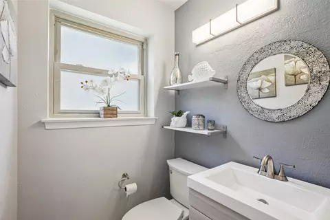 Bath - 800 Shelmar Dr, Euless, TX 76039 photo 4 of 4