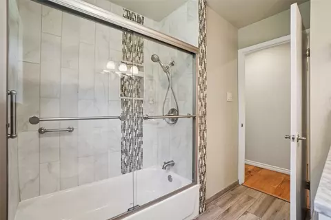 Bath - 800 Shelmar Dr, Euless, TX 76039 photo 3 of 4