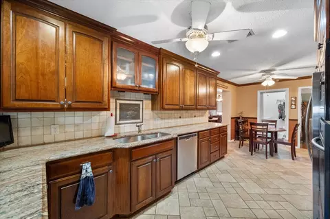 3103 Avon Dr, Arlington, TX 76015