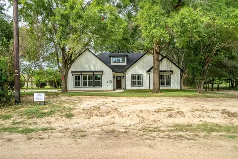 111 Lindy Lee Ln, Mabank, TX 75156