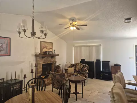 1801 Country Ln, Arlington, TX 76018