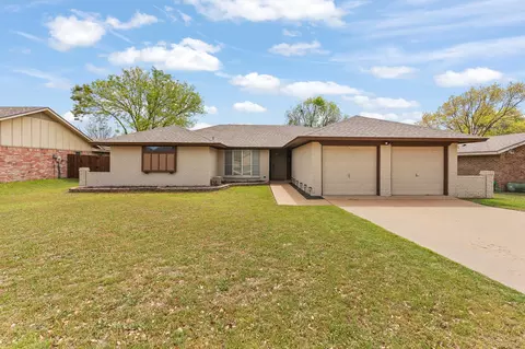 9929 Farmington Dr, Benbrook, TX 76126