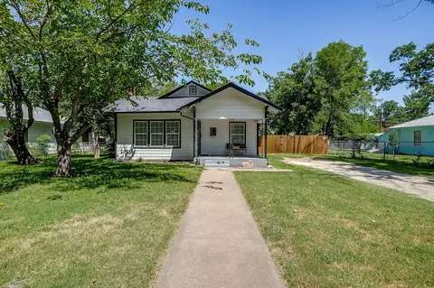 404 Poindexter Ave, Cleburne, TX 76033