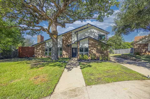 2112 Oakmeadow Pl, Bedford, TX 76021