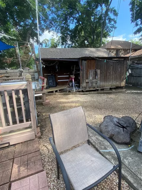 Exterior - 406 Mitchell Ave, Cleburne, TX 76033 photo 4 of 4