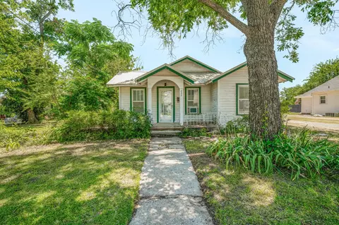 832 W Long St, Stephenville, TX 76401