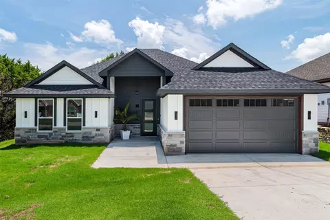 2309 Forest Hill Ln, Granbury, TX 76048