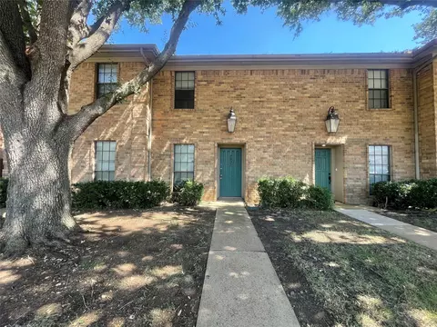7427 Kingswood Dr, Fort Worth, TX 76133