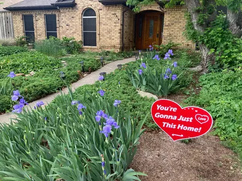 404 L Thompson St, Cedar Hill, TX 75104