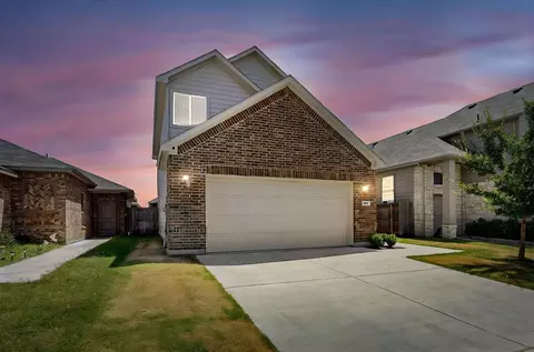 237 Mckenna Ct, Grand Prairie, TX 75051