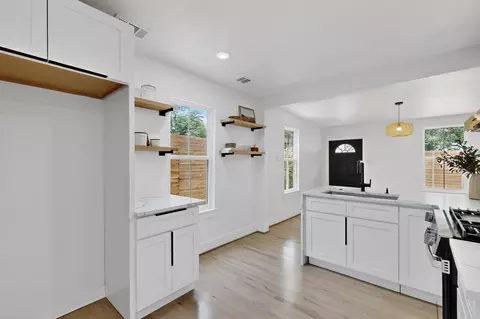 4007 Shelley Blvd, Dallas, TX 75211