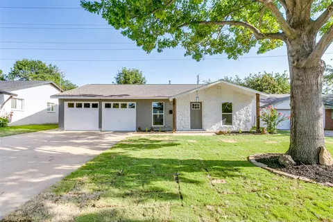 1017 Easy St, Grapevine, TX 76051