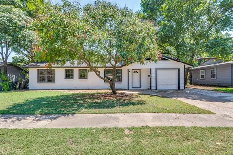 109 SW Moody St, Burleson, TX 76028
