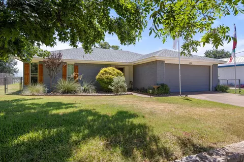 2201 Long Creek Ct, Granbury, TX 76049