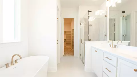 Bath - 427 Wingtail Dr, Aledo, TX 76008 photo 1 of 3
