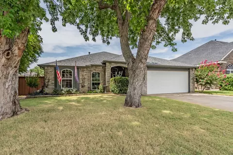 2917 Shannon Ln, Grand Prairie, TX 75052