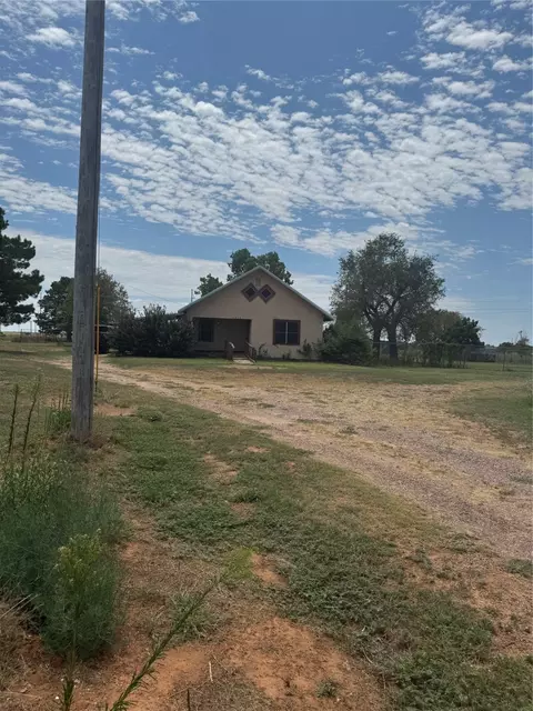 1516 S 8 St, Chillicothe, TX 79225