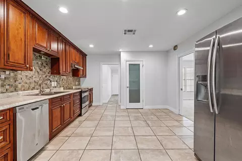 Kitchen - 2716 Pine Ave, Waco, TX 76708 photo 2 of 3