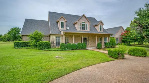 500 Navajo Ct, Runaway Bay, TX 76426