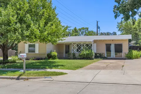 2136 Ridgeway St, Arlington, TX 76010