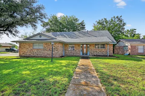 1101 Patricia Dr, Sherman, TX 75090