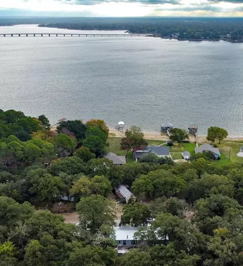 191 Southlake Dr, Mabank, TX 75156