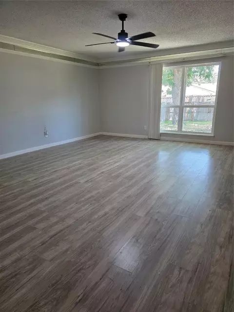 321 Long Cyn, Mesquite, TX 75150