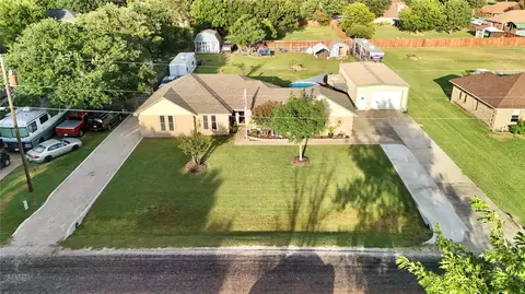 130 Crest Brook Dr, Red Oak, TX 75154