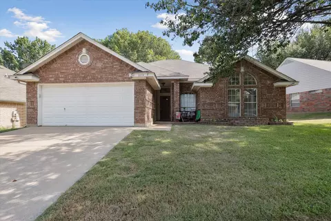 6214 Castle Creek Rd, Arlington, TX 76017