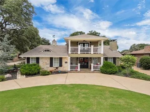 4018 Crescent Dr, Granbury, TX 76049
