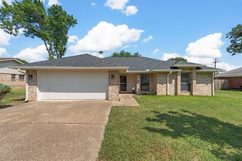 810 Rolling Hills Dr, Hewitt, TX 76643