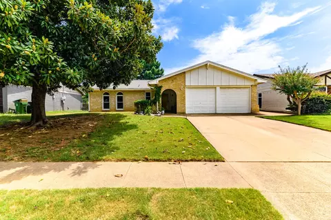 2404 Vassar Ct, Arlington, TX 76015