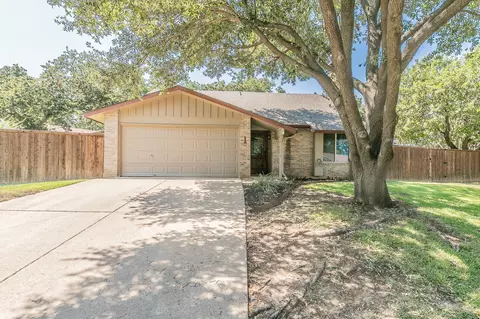 3201 Scenic Hills Dr, Bedford, TX 76021