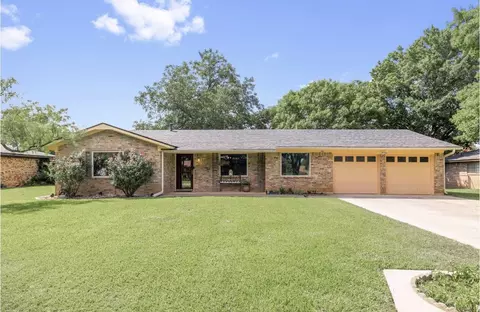 1703 Southgate Dr, Brownwood, TX 76801