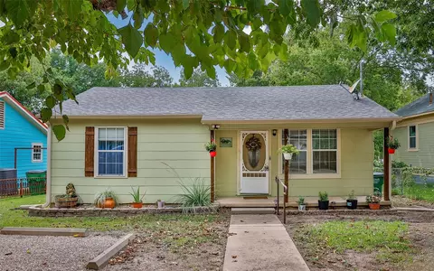 607 S Taylor St, Gainesville, TX 76240
