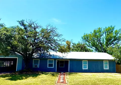 704 W Brazos St, Groesbeck, TX 76642