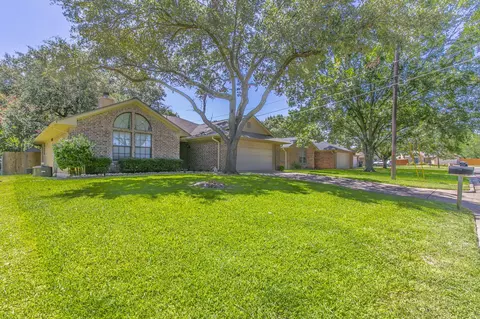 1815 Riata Dr, Woodway, TX 76712
