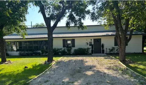 231 S 2nd St, Wills Point, TX 75169